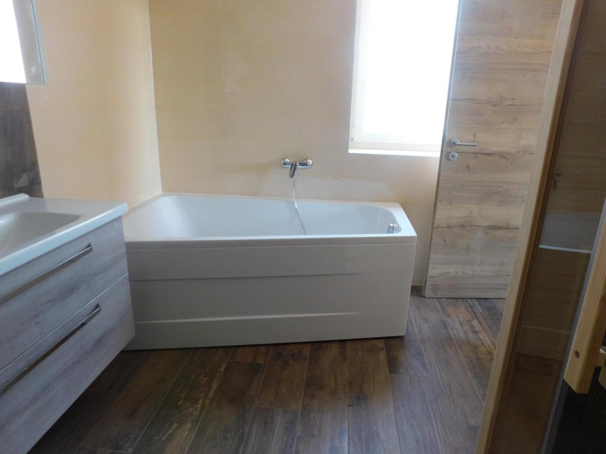 Active Chillax Oasis Apartments 안카란 외부 사진