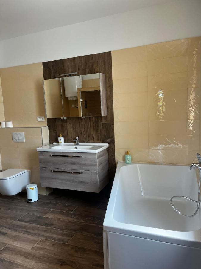 Active Chillax Oasis Apartments 안카란 외부 사진